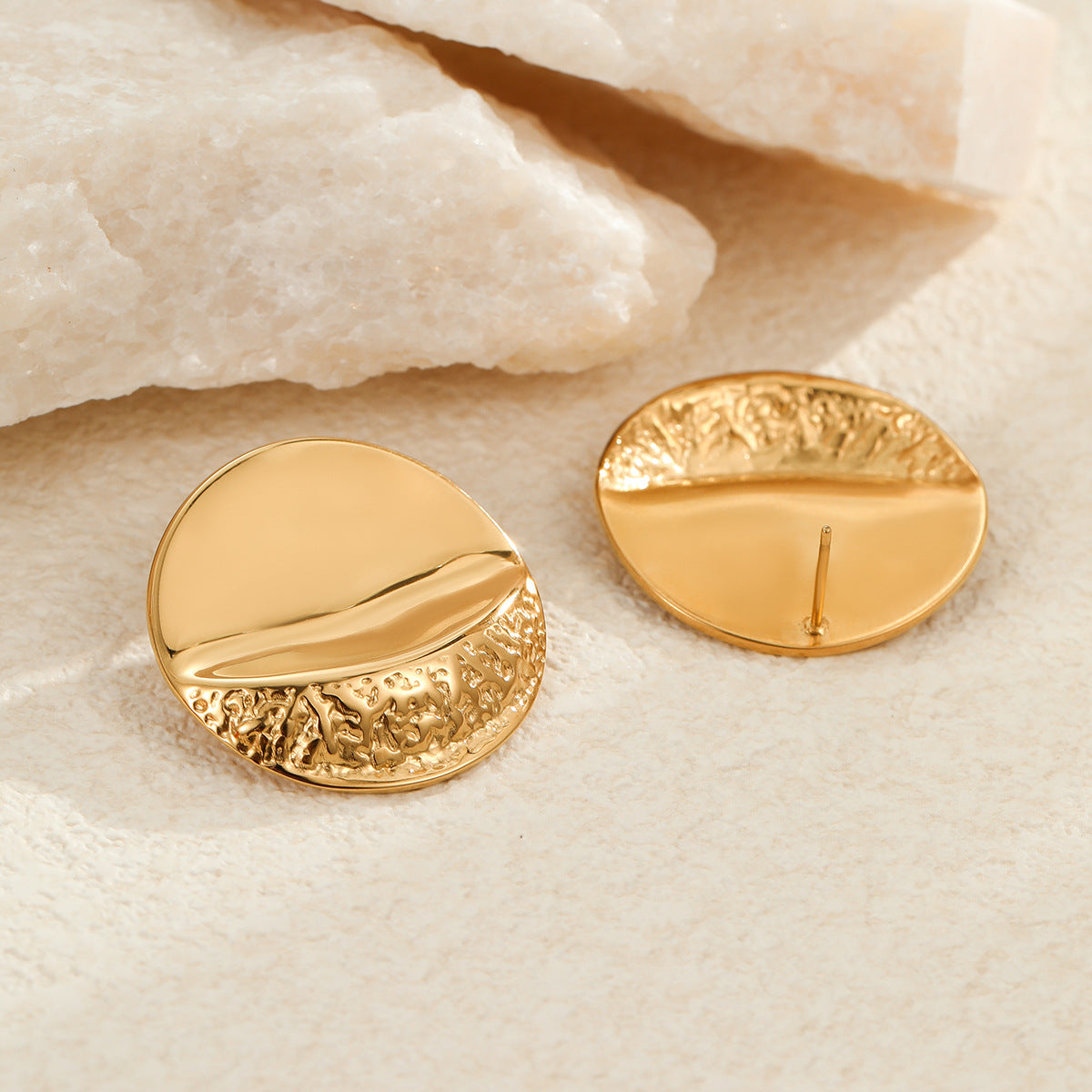 Pendientes de aro minimalistas geométricos de acero inoxidable con textura circular plegada para mujer