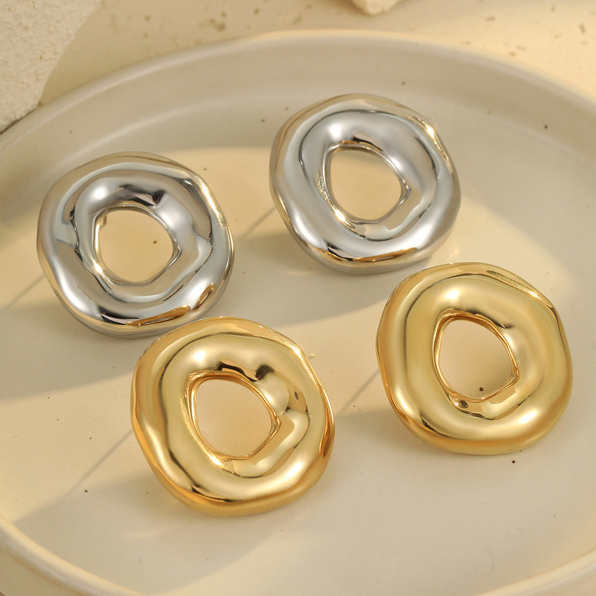 Pendientes de acero inoxidable redondos irregulares huecos estilo OL de moda con baño de oro de 18 quilates para mujer
