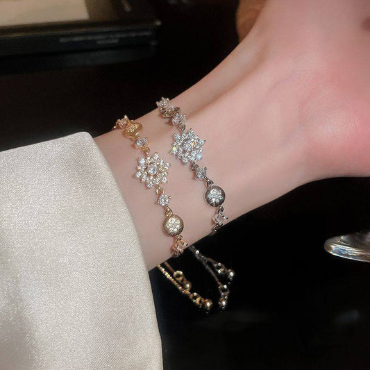 Bracciale in Rame Floreale con Zirconi di Lusso da Donna, Eleganza Minimalista Quotidiana, Gioielli per le Mani