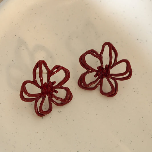 Elegant Floral Stud Earrings for Women Made of Alloy with Enamel Finish Vintage-Inspired Lightweight Luxury Ear Jewelry