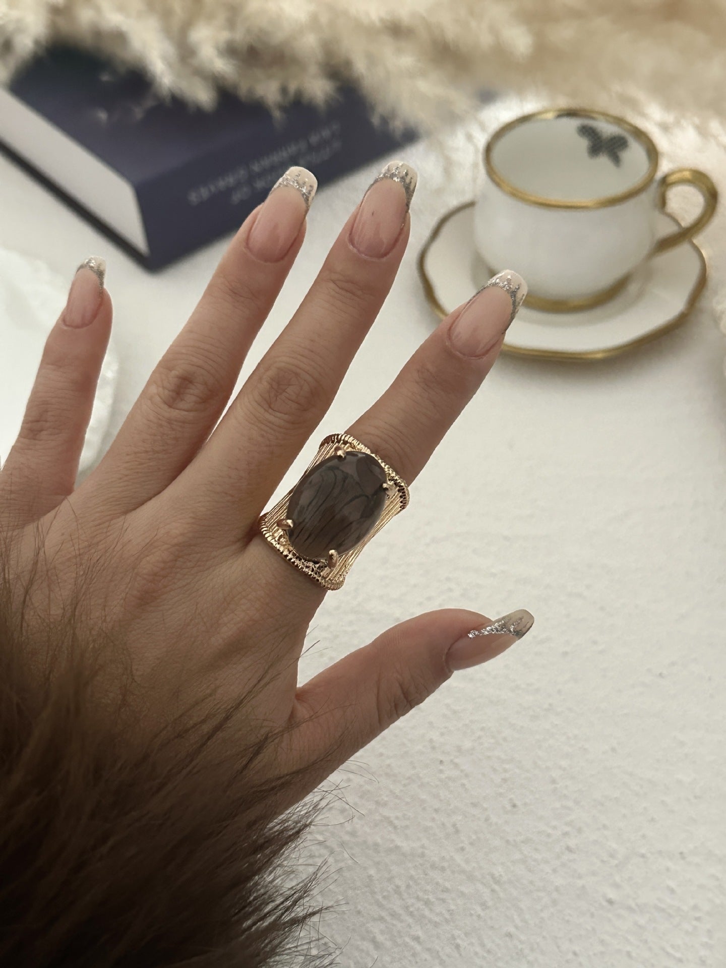 Anello da donna vintage hip-hop geometrico ovale placcato in lega con intarsio in resina