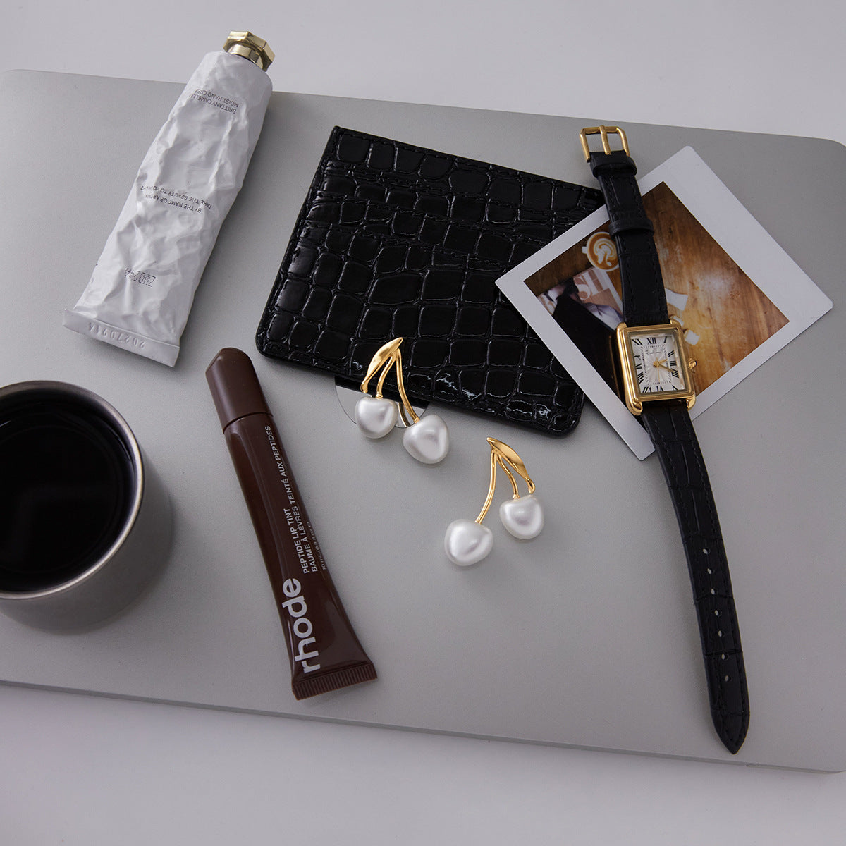Pendientes de botón de acero inoxidable con forma de cereza y acabado chapado para mujer, joyería de moda geométrica minimalista