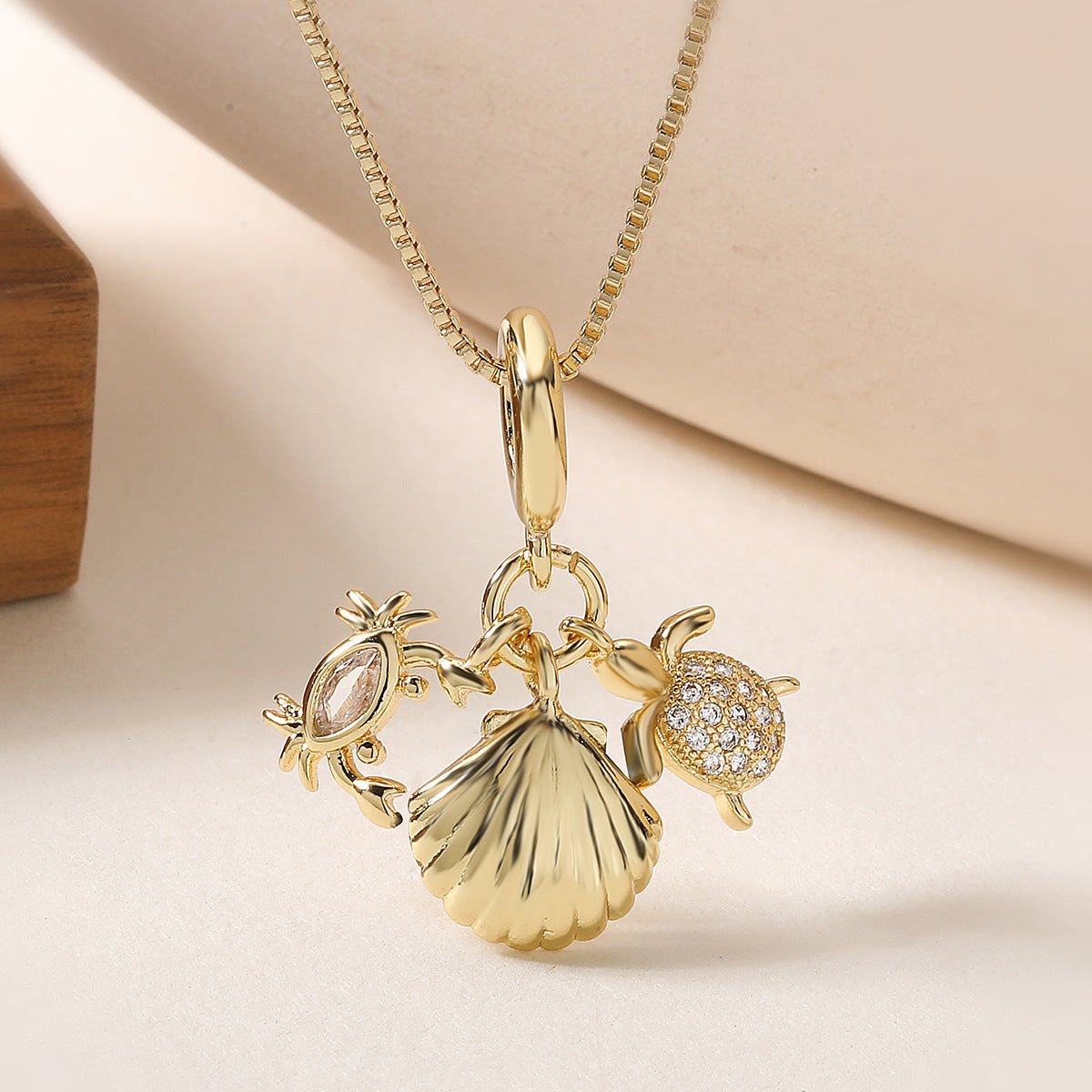 Sweet Minimalist Geometric Sun Moon Brass Gold Plated Cubic Zirconia Inlay Pendant Necklace for Women