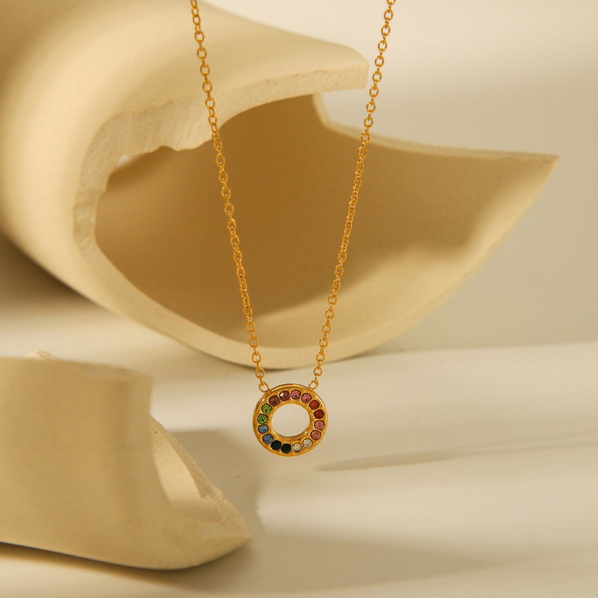 Collana Geometrica da Donna in Acciaio Inossidabile Placcato Oro 18K Stile Ins con Zirconi Colorati
