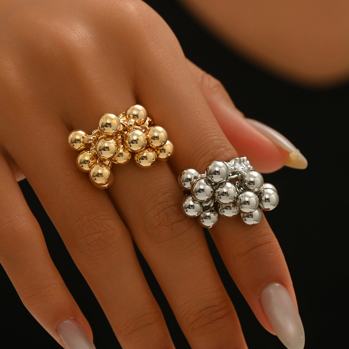 Anillo llamativo geométrico de moda para mujer en aleación de zinc con acabado chapado y banda abierta ajustable