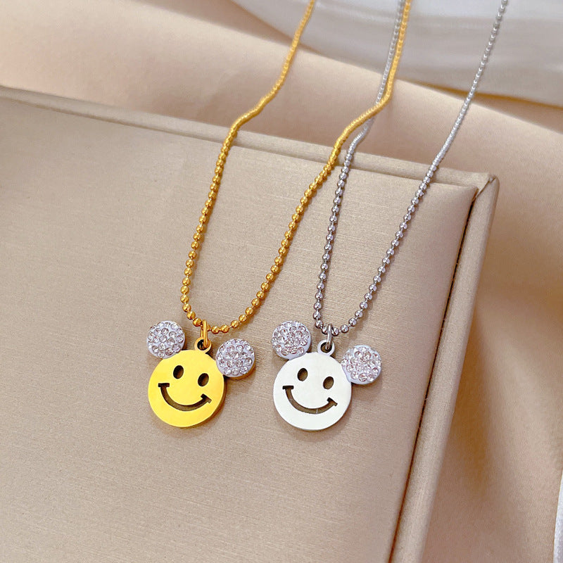 Collana con ciondolo a orsetto minimalista in acciaio al titanio con placcatura in oro per donne e uomini, gioielli con catena e ciondolo a forma di sorriso