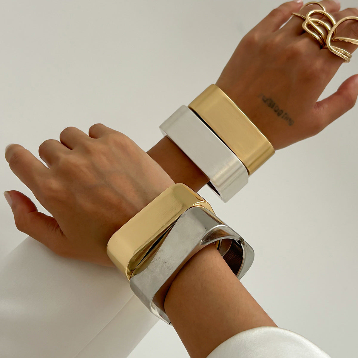 Fashionable Geometric Square Plated Zinc Alloy Wide Cuff Bracelet for Women