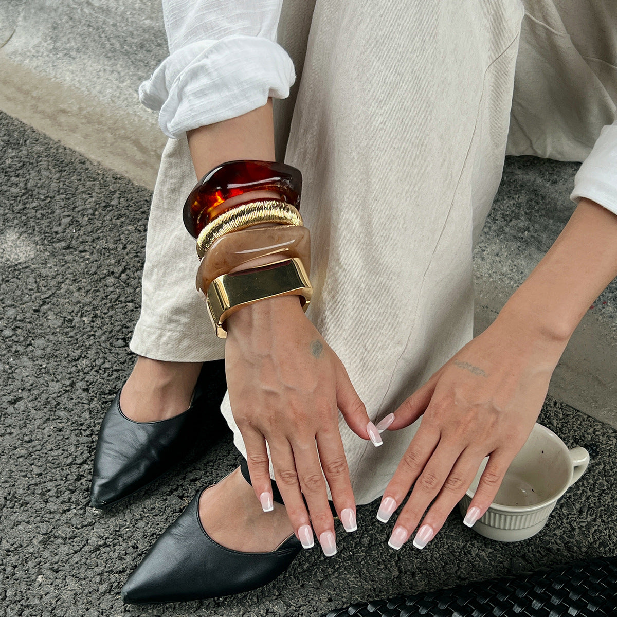 Bracciale minimalista da donna in acrilico geometrico irregolare con finitura placcata