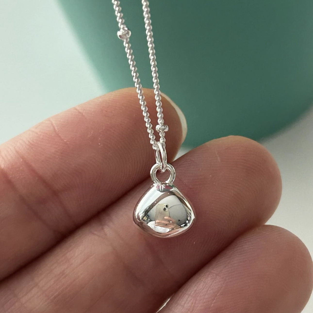 Collana con Pendente a Tulipo Geometrico Minimalista in Argento Sterling 925 Placcato Oro con Catena a Croce