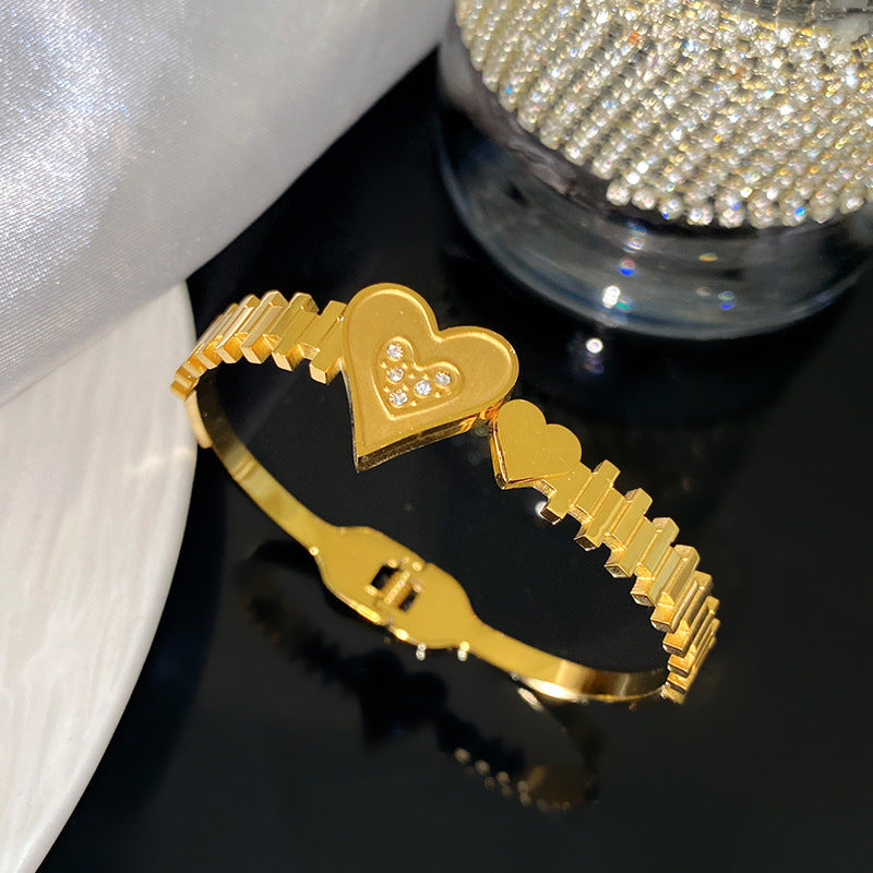 Minimalist Sweet Heart Rhinestone Inlaid Titanium Steel Plated Spring Open Bangle