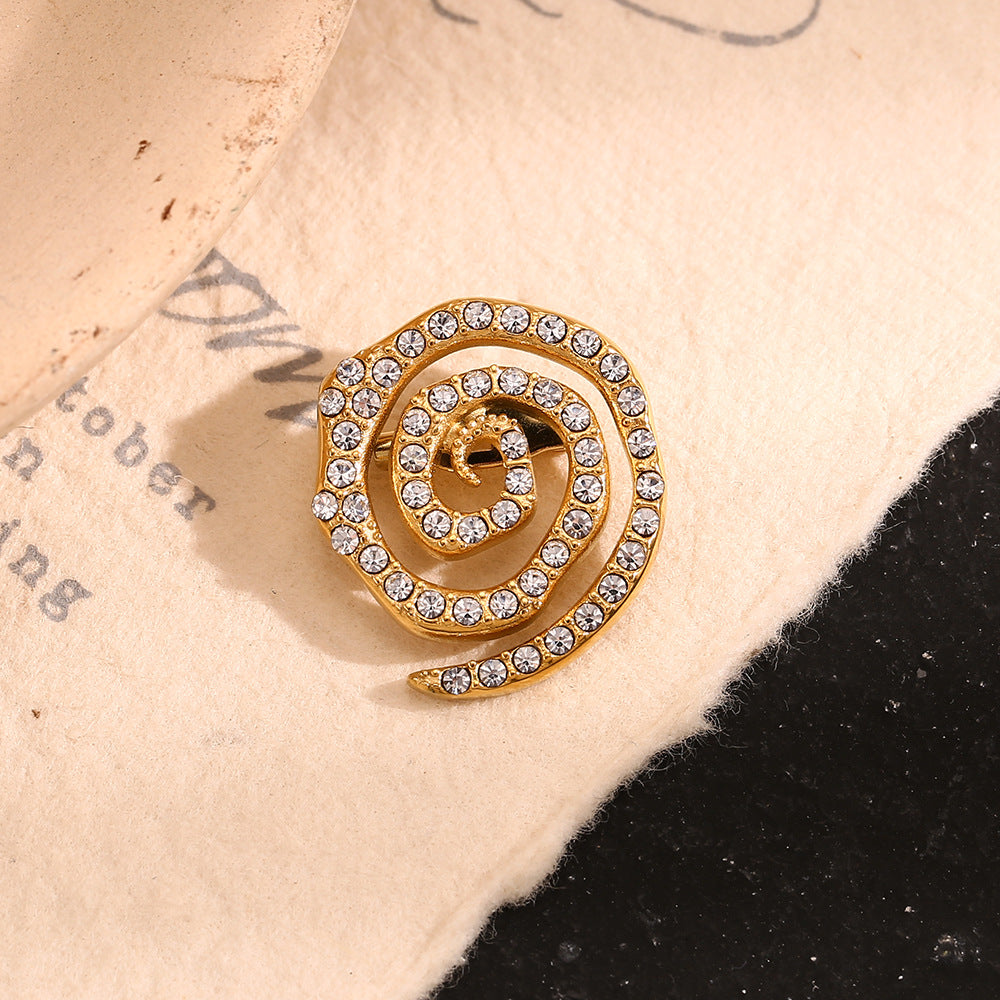 Broche minimalista de espiral geométrica en acero inoxidable con baño de oro de 18 quilates y microincrustaciones de diamantes de imitación blancos