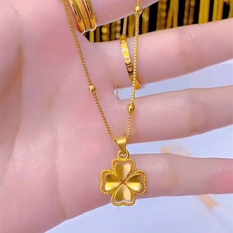 Collana da donna con ciondolo a cuore e quadrifoglio in acciaio al titanio placcato oro 18 carati