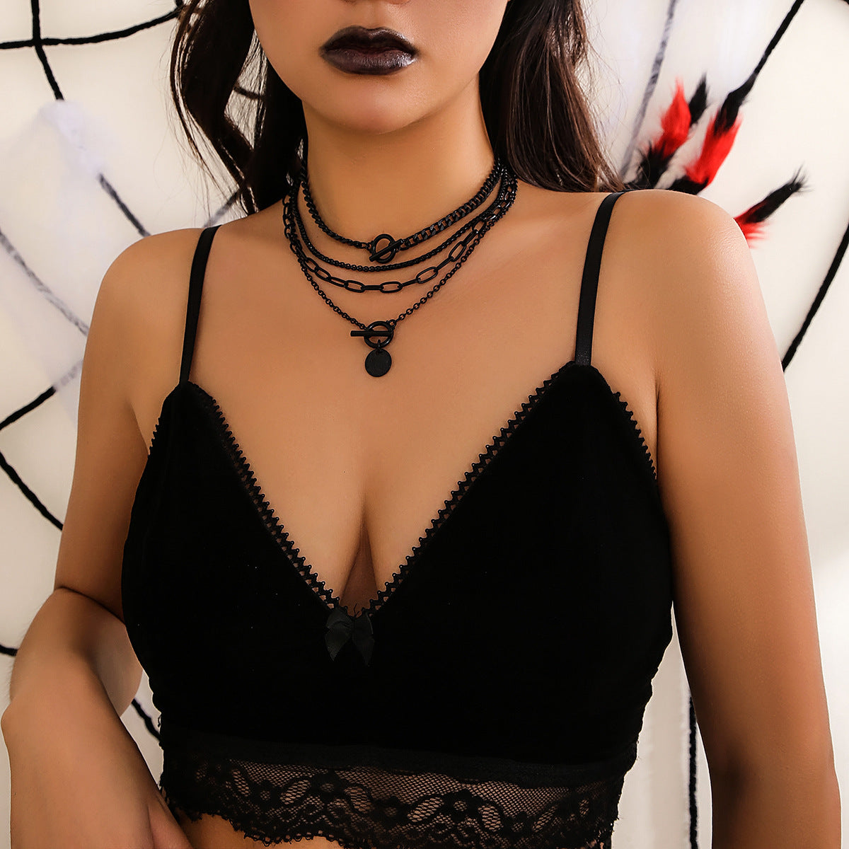 Sweet and Edgy Black Heart Pendant Necklace for Women with Zinc Alloy Construction Electroplated Finish and Cross Chain Style
