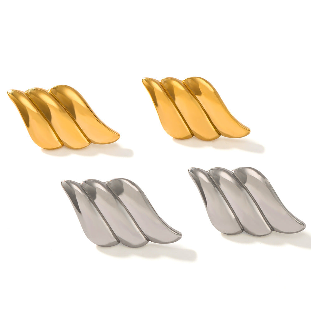 Orecchini Minimalisti ad Ala d'Angelo con Forma Geometrica in Acciaio Inossidabile Ipoallergenici con Finitura Placcata in Oro 18K Sottovuoto
