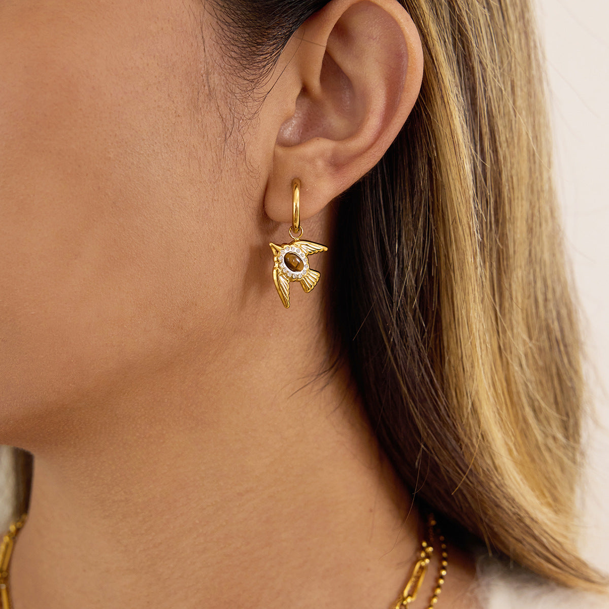 Set collana pendente minimalista con occhio di tigre, acciaio in titanio e intarsio placcato oro per donna