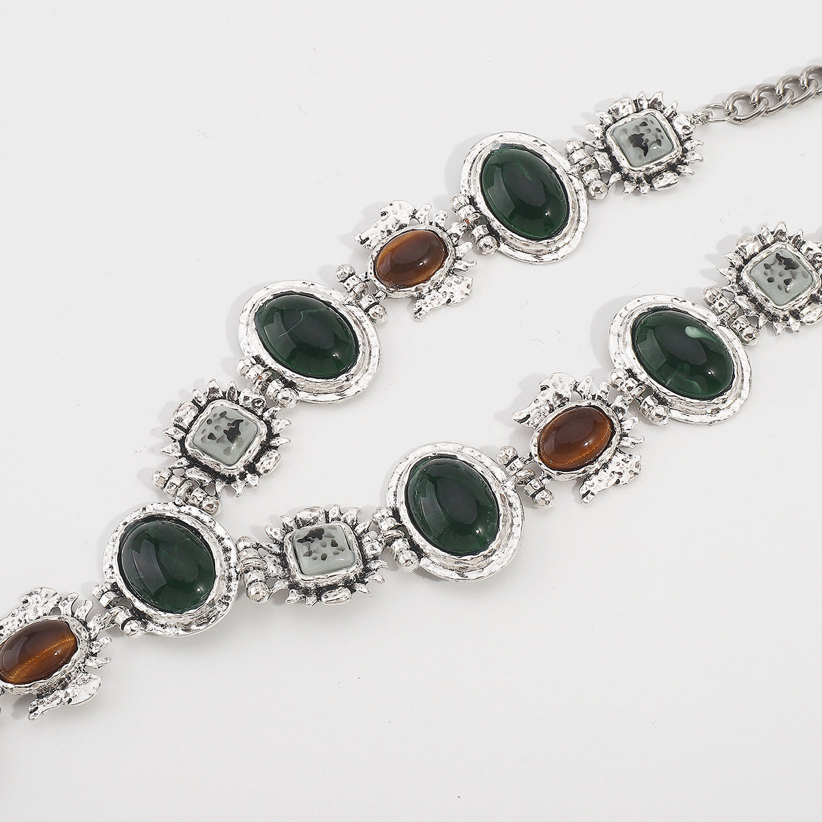 Collar con colgante de resina geométrica estilo barroco vintage con cadena de aleación chapada para mujer