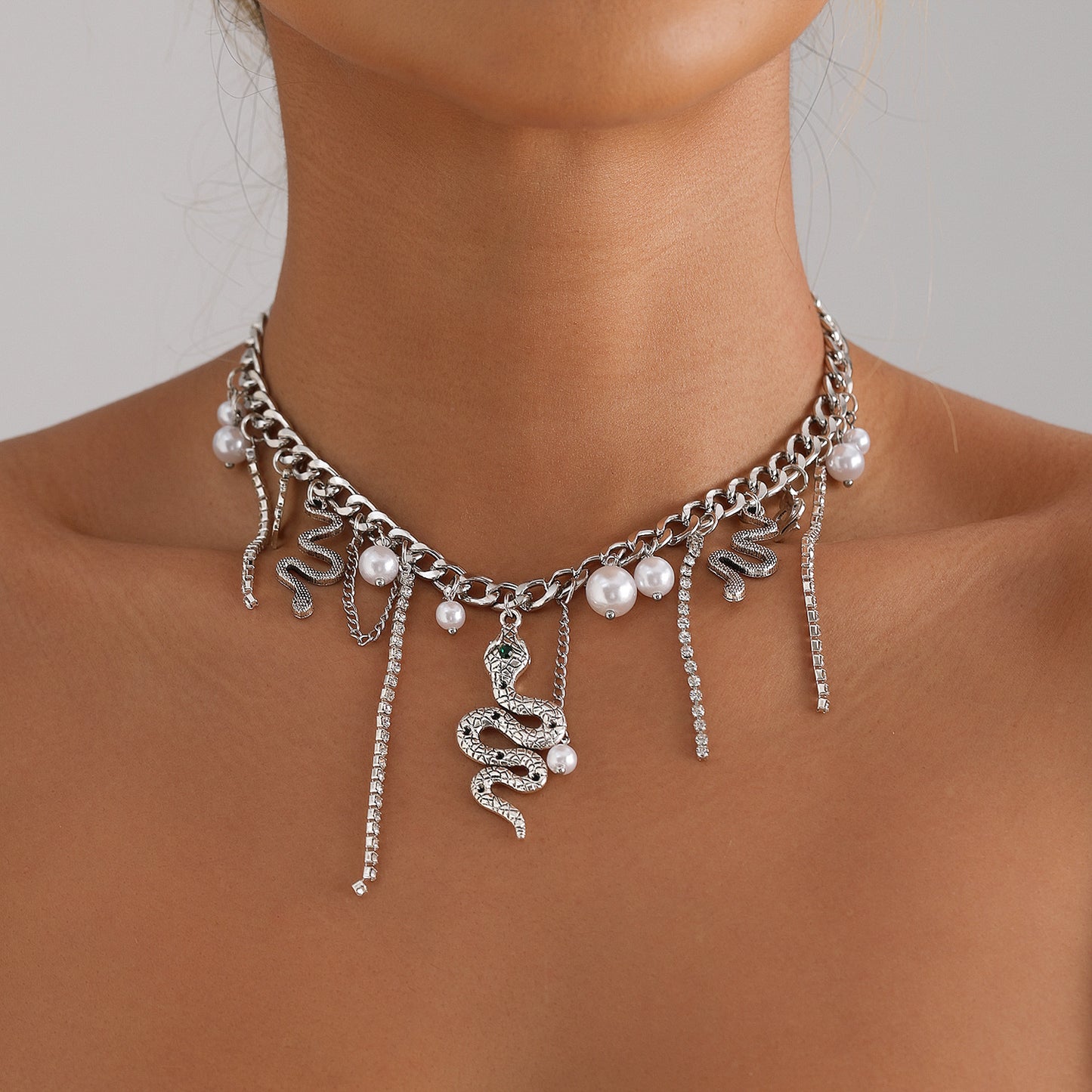 Collana con ciondolo a forma di perla, dolce e audace, da donna, con struttura in lega, finitura placcata e delicati dettagli a frange
