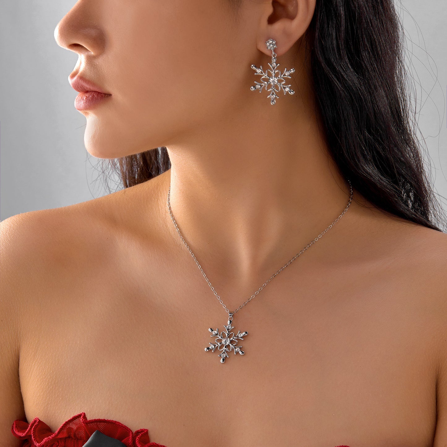 Juego de collar con colgante de copo de nieve navideño con incrustaciones de pedrería en aleación con acabado galvanizado para uso unisex