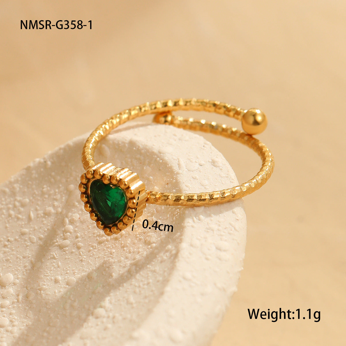 Elegante Anillo de Acero Inoxidable para Mujer con Circonita en Forma de Corazón y Acabado Bañado