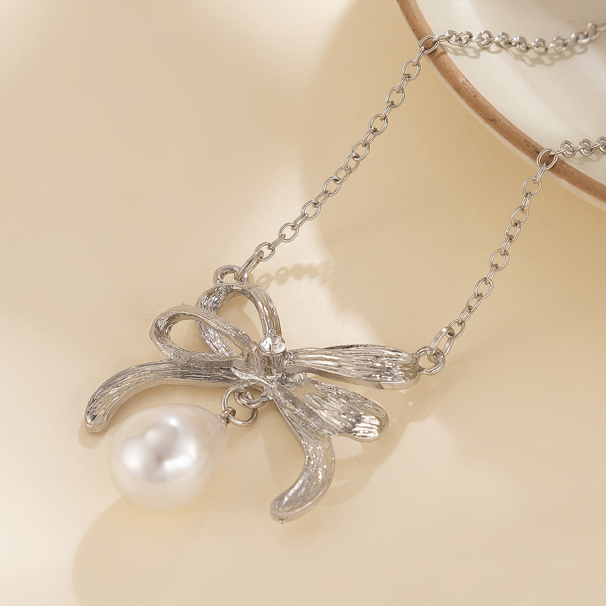 Bow Knot Faux Pearl Alloy Plated Necklace for Women