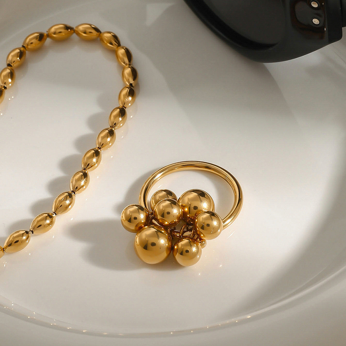 Anello geometrico in acciaio titanio con finitura galvanica per donna, gioiello da mano alla moda e resistente allo sbiadimento