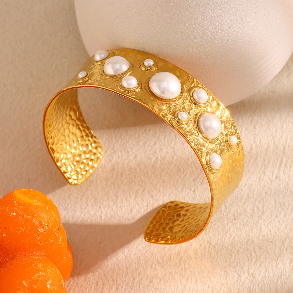 Fashionable Minimalist Geometric Stainless Steel Plated 18K Gold Wide Pearl-Embellished Open Bangle Bracelet