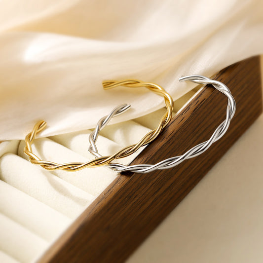 Pulsera minimalista irregular en forma de C de acero inoxidable con chapado en oro de 18 quilates para mujer