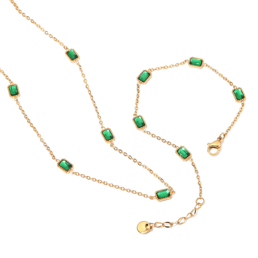 Collana da donna minimalista quadrata con zirconi verdi in acciaio al titanio placcato