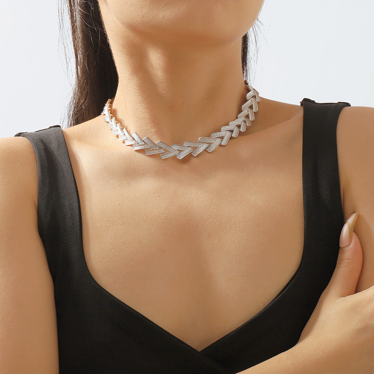 Collar con colgante vintage barroco en forma de V para mujer con diseño geométrico de aleación de hierro galvanizado Cadena de clavícula minimalista