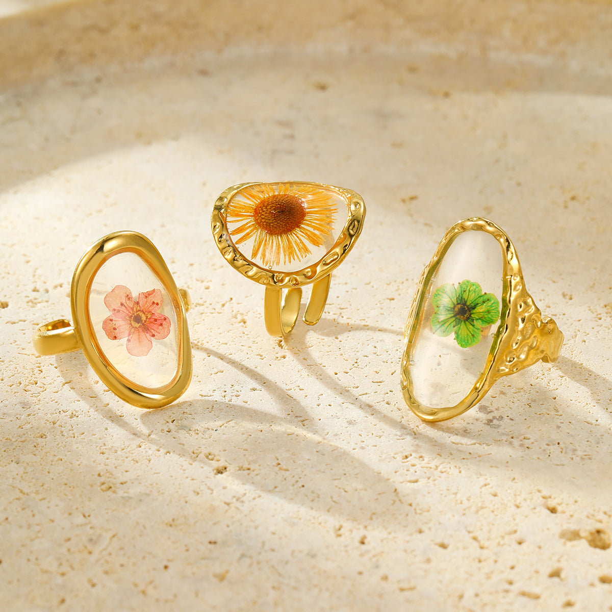 Anillo de Acero Inoxidable Chapado en Oro de 18K con Diseño Geométrico Natural de Girasol y Flores Secas para Mujer