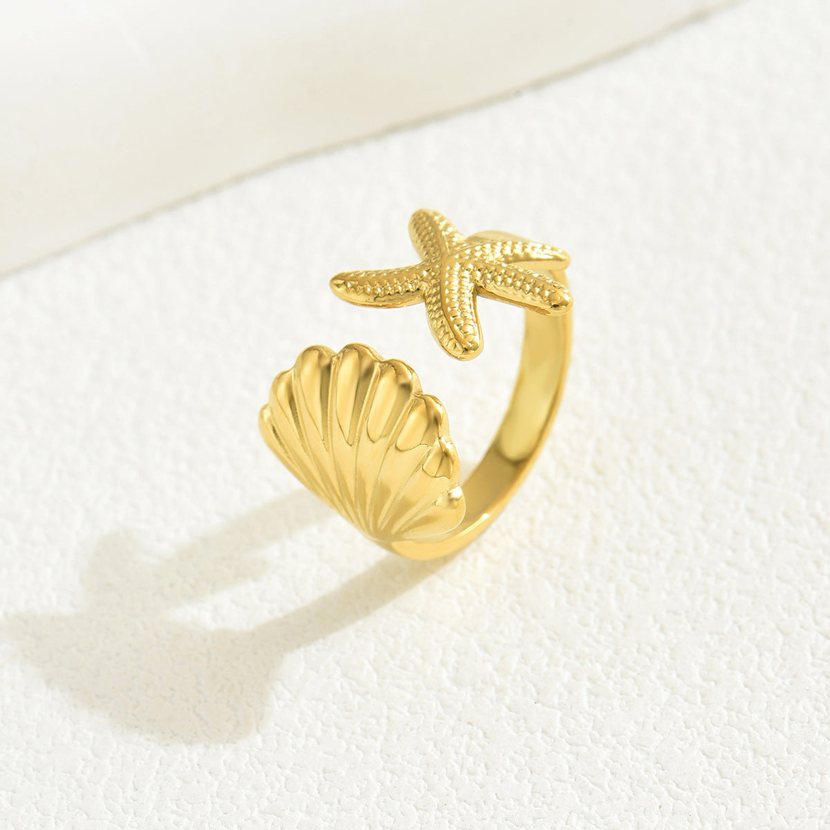 Anillo abierto ajustable de concha marina y estrella de mar minimalista de moda para mujer en cobre chapado