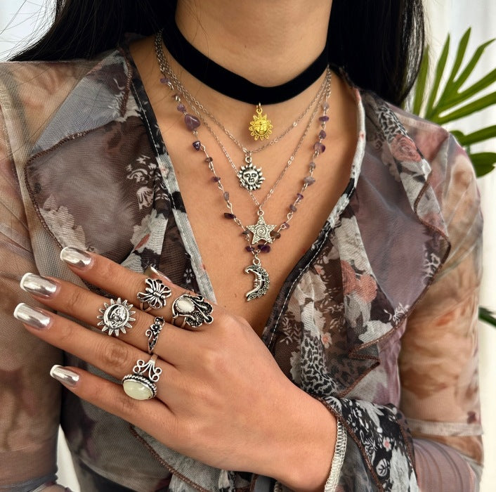 Collana con ciondolo geometrico a forma di stella e luna in lega bohémien placcata con nappa e perline da donna