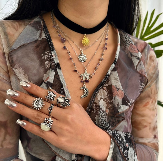 Collana con ciondolo geometrico a forma di stella e luna in lega bohémien placcata con nappa e perline da donna