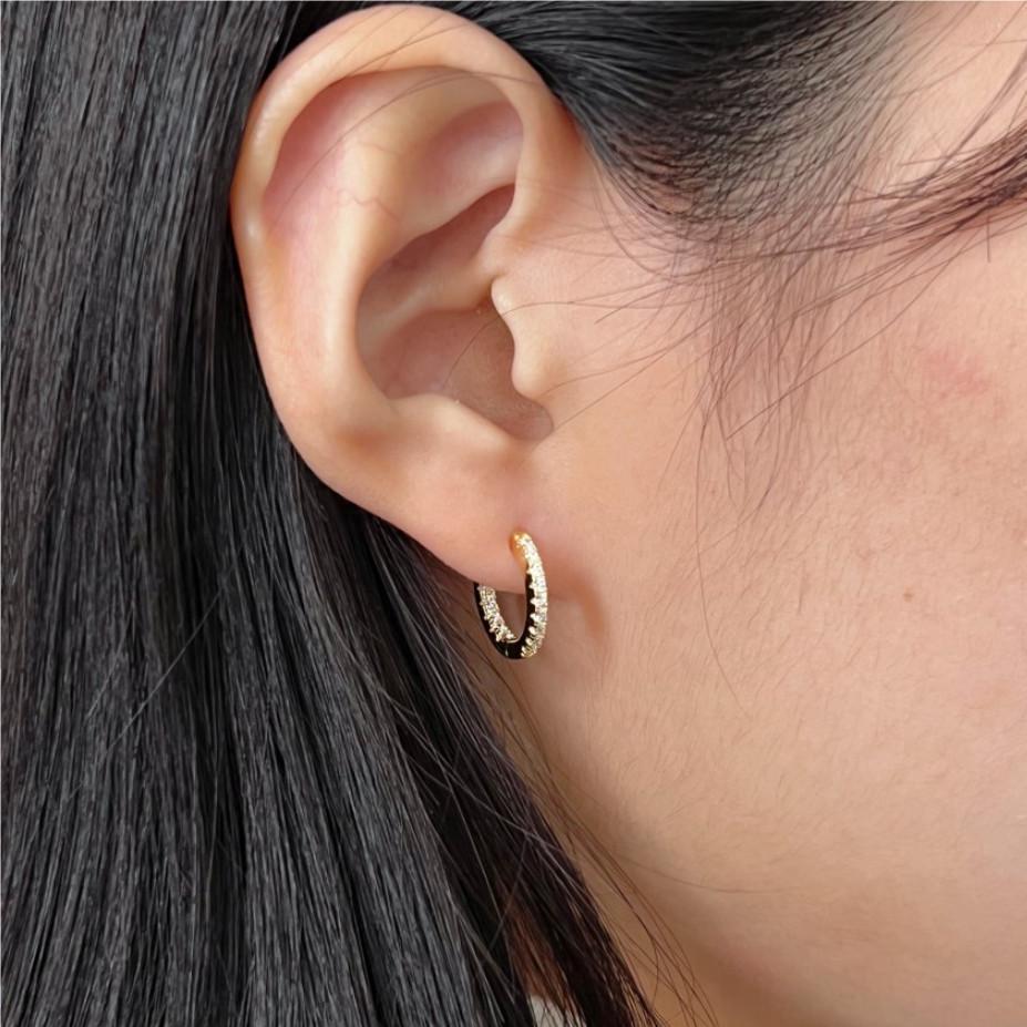 Pendientes de tuerca geométricos minimalistas con inicial para mujer de plata de ley 925 con incrustaciones de diamantes de imitación y baño de oro
