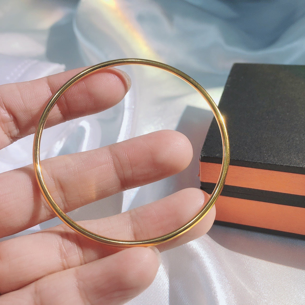 Minimalist Vintage-Inspired Titanium Steel Thin Bangle Bracelet for Women with Plated Finish, Stackable and Versatile Cold-Tone Jewelry