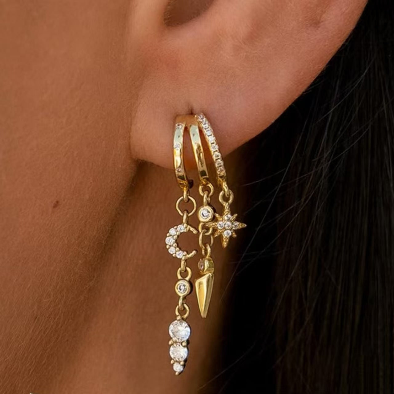 Orecchini Asimmetrici a Stella e Forma Geometrica con Zirconi, Base in Rame Galvanizzato, Perni in Oro 14K, Accessorio Moda Unisex