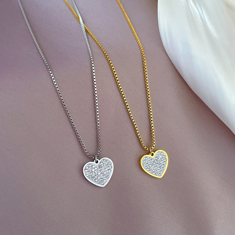 Collar con colgante de corazón de acero de titanio de lujo minimalista para mujer con baño de oro y diseño geométrico