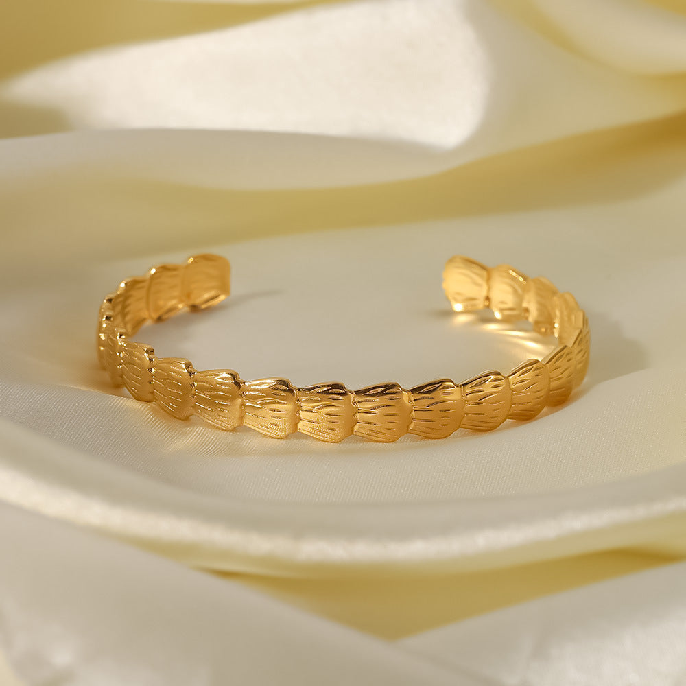 Ins Style Geometric Shell-Shaped Titanium Steel Bracelet with 18K Gold Plating for Women