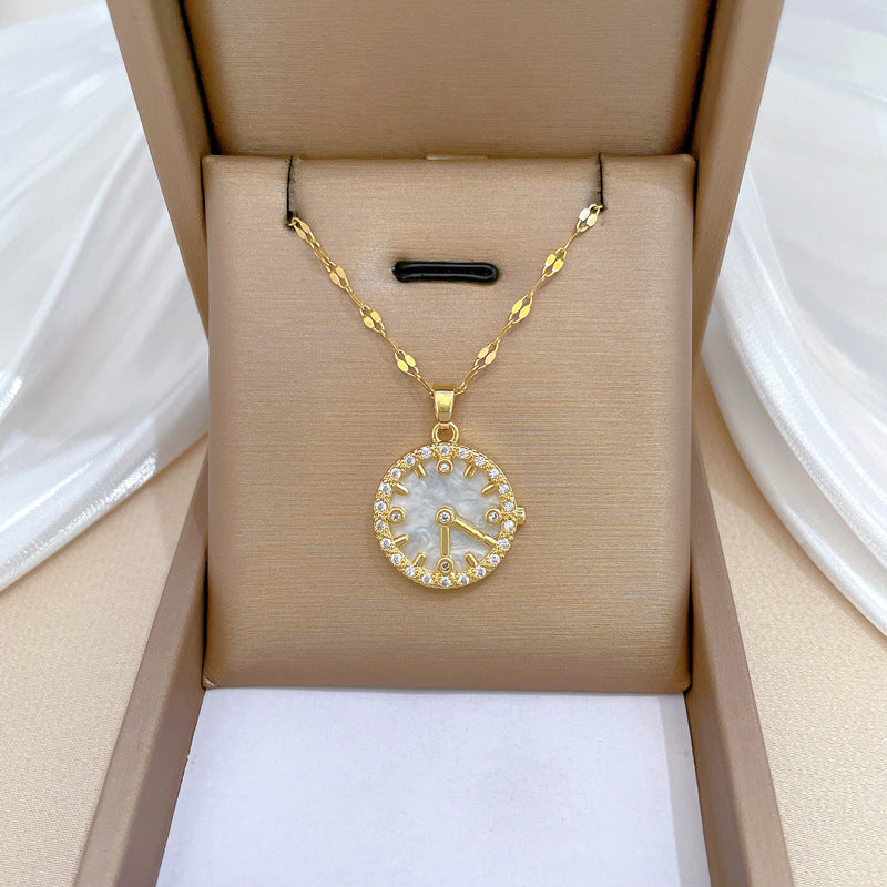 Collana con ciondolo a conchiglia di lusso in acciaio al titanio da donna con strass intarsiati design geometrico catena clavicola elegante