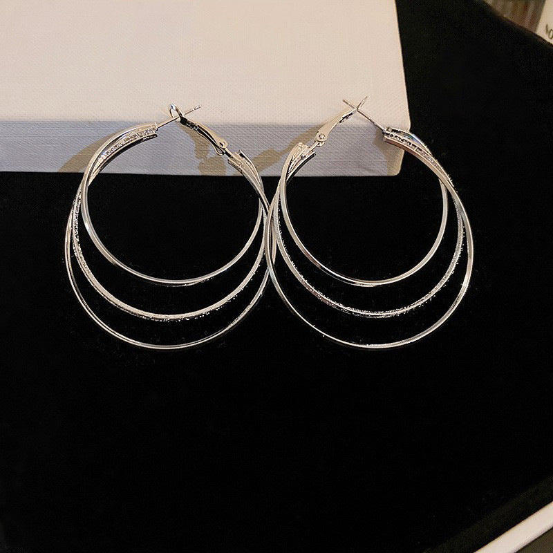 Orecchini a cerchio geometrici da donna in acciaio inossidabile placcato oro con perni in acciaio, stile chic
