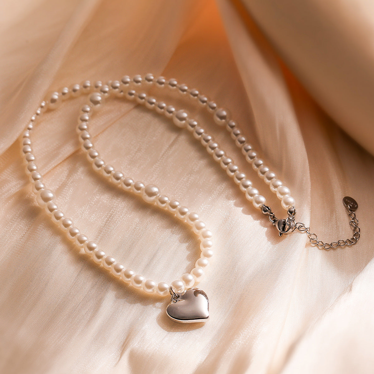 Minimalist Heart-Shaped 18K Gold-Plated Stainless Steel Pendant Necklace with Pearl Accent for Women