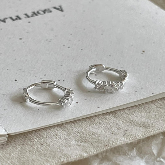 Orecchini a perno a forma di cuore minimalisti in argento sterling 925 con zirconi pavé, clip ipoallergeniche