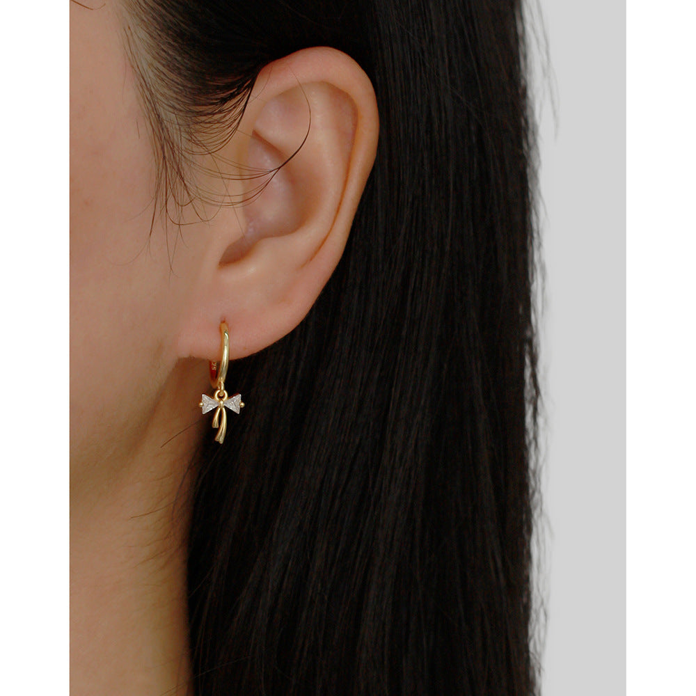 Orecchini a cerchio da donna in argento sterling 925 con fiocco e strass incastonati