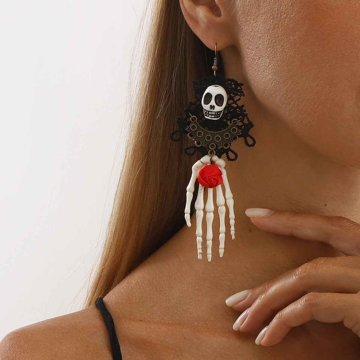 Orecchini in pizzo a forma di teschio gotico scuro di Halloween per uomo e donna, gioielli di moda per feste, placcati in lega di zinco