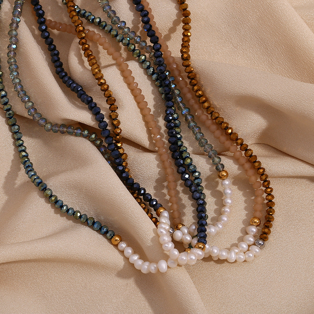 Collana alla moda da donna in stile OL con pendente geometrico in acciaio inossidabile, dieci perle d'acqua dolce e cristalli sfaccettati scuri infilati a mano su catena standard