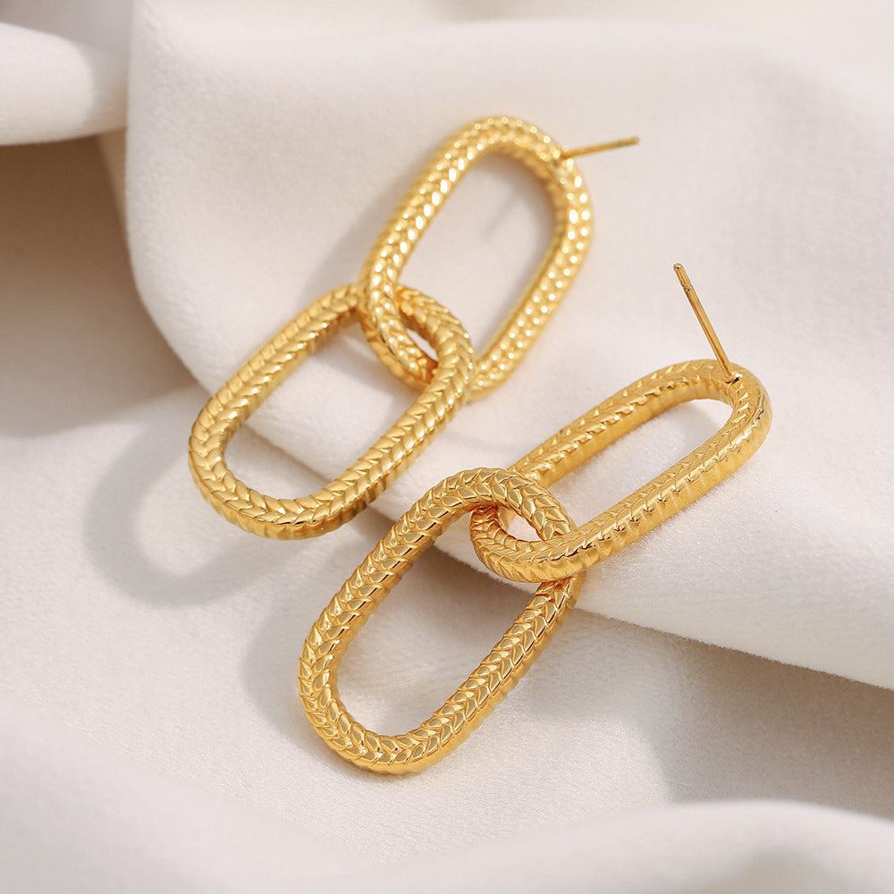 Orecchini minimalistici moderni geometrici in acciaio inossidabile con placcatura in oro 18 carati e doppio cerchio testurizzato a pelle di serpente