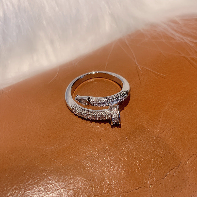 Anello Minimalista a Forma di Lettera in Lega di Rame con Placcatura in Rodio per Donne e Uomini