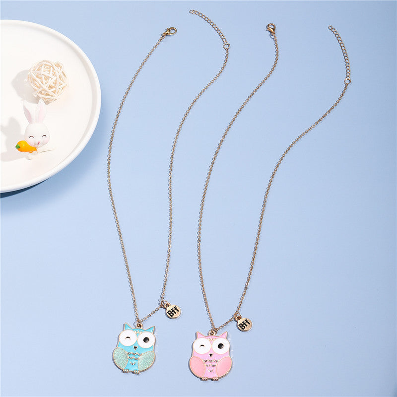 Collar con colgante de búho de dibujos animados para niños, de aleación con acabado de esmalte, cadena cruzada ajustable en forma de corazón, tono oro rosa, joyas de amistad para mejores amigos