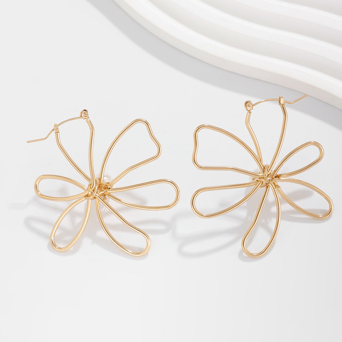 Vintage-Inspired Geometric Pearl-Style Rhinestone-Embellished Floral Sunburst Earrings for Women