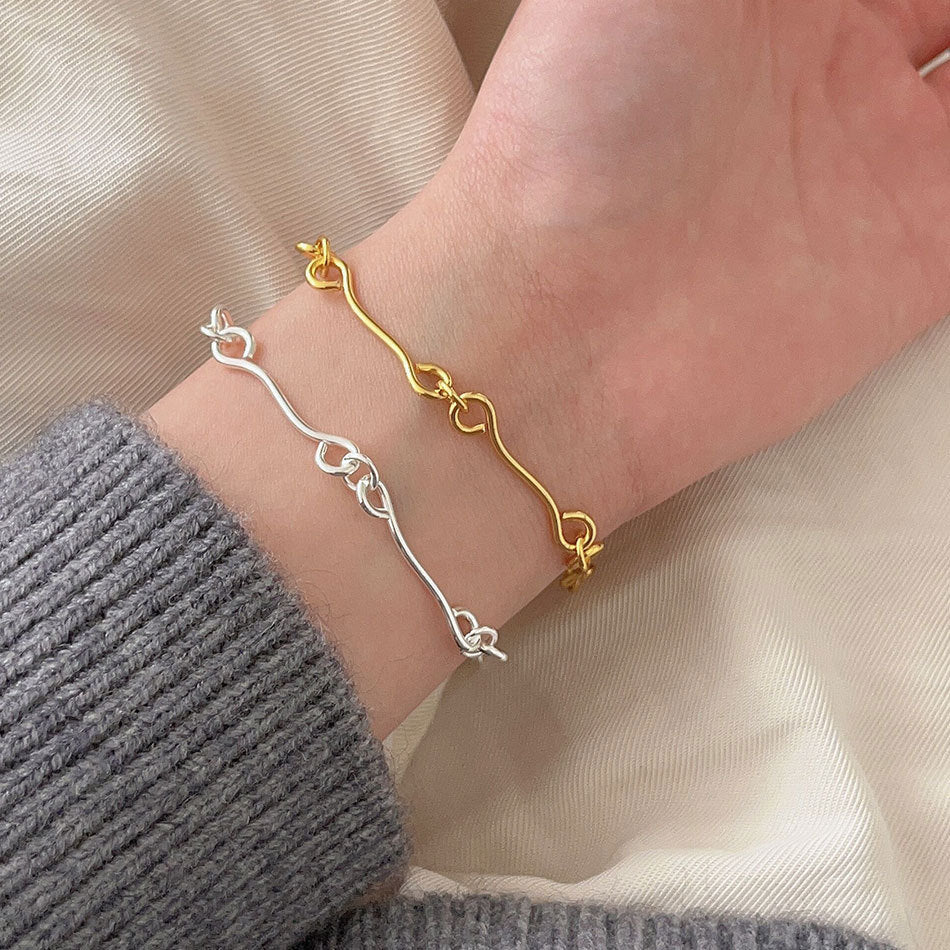 Minimalist Geometric Interlocking Bracelet in 925 Sterling Silver with Plated Finish